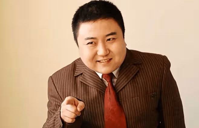 他和馮鞏合作春晚爆紅,後卻成百萬詐騙犯,被判入獄如今仍在服刑