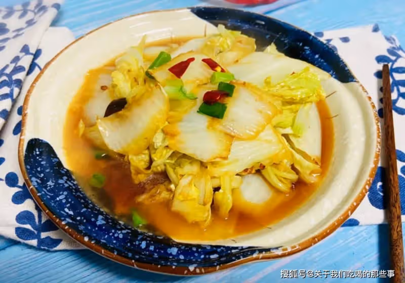 做醋溜白菜,先炒白菜還是先放醋?教你正確做法,酸香開胃下飯香