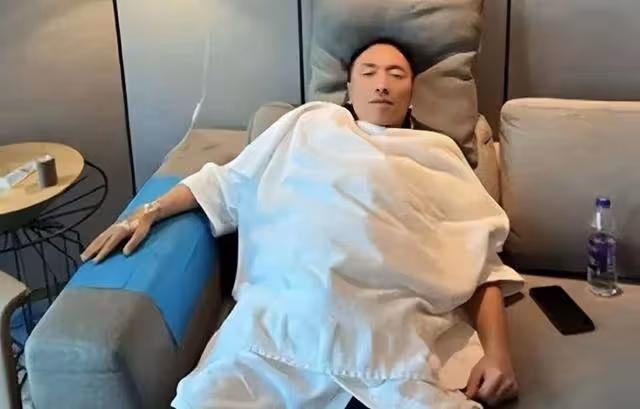 香港知名富商曬患肺炎病照，雙頰凹陷一周瘦10多斤，遭質疑蹭熱度