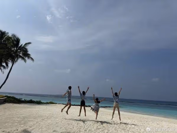孫儷結婚15年慶水晶婚! 同天「鄧超46歲生日」…夫妻熱舞片閃瞎