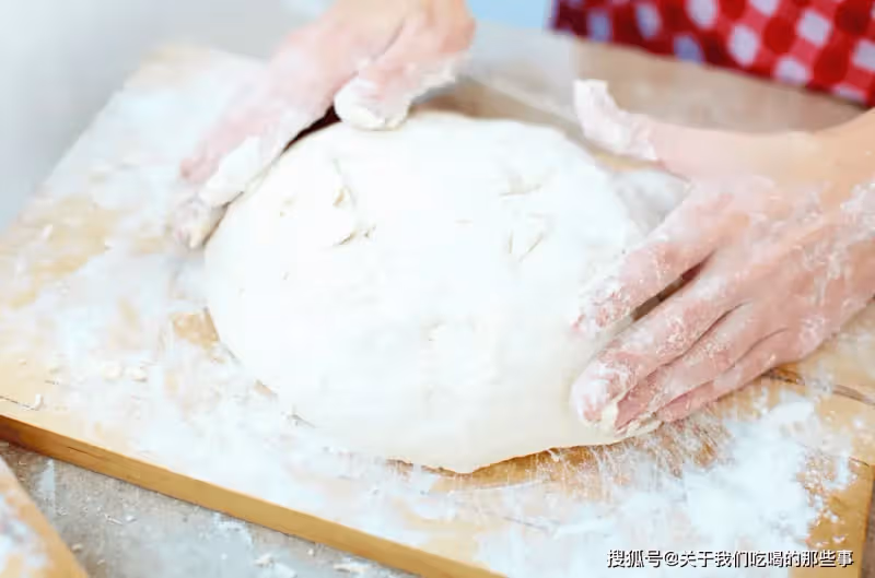和面時，加熱水還是加冷水？原來水溫不同，做出的麵食大不一樣