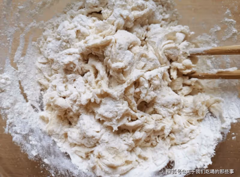 和面時，加熱水還是加冷水？原來水溫不同，做出的麵食大不一樣