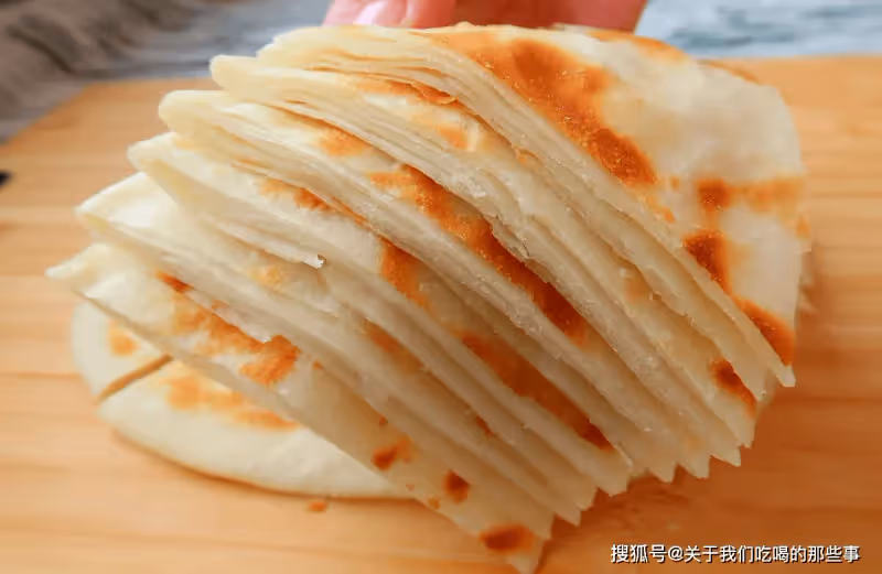 和面時,加熱水還是加冷水?原來水溫不同,做出的麵食大不一樣