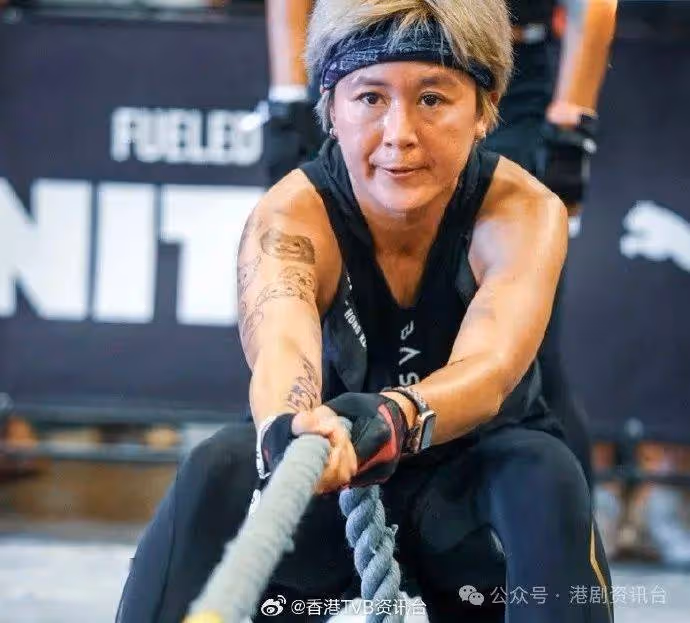 周家怡帶狗跑步不慎仆倒要手包紗布現身 黃浩然周日參加半馬目標1小時45分完成