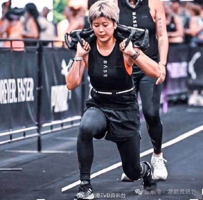 周家怡帶狗跑步不慎仆倒要手包紗布現身 黃浩然周日參加半馬目標1小時45分完成