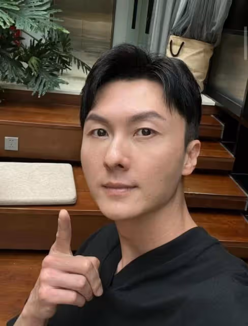 雙頰凹陷!41歲視帝曬近照被指是蛇精臉,近年沉迷健身越練越大隻