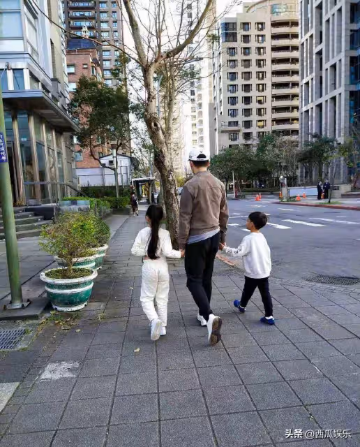 具俊曄發文表態,即便大S去世,但汪小菲依舊很難將孩子接回內地
