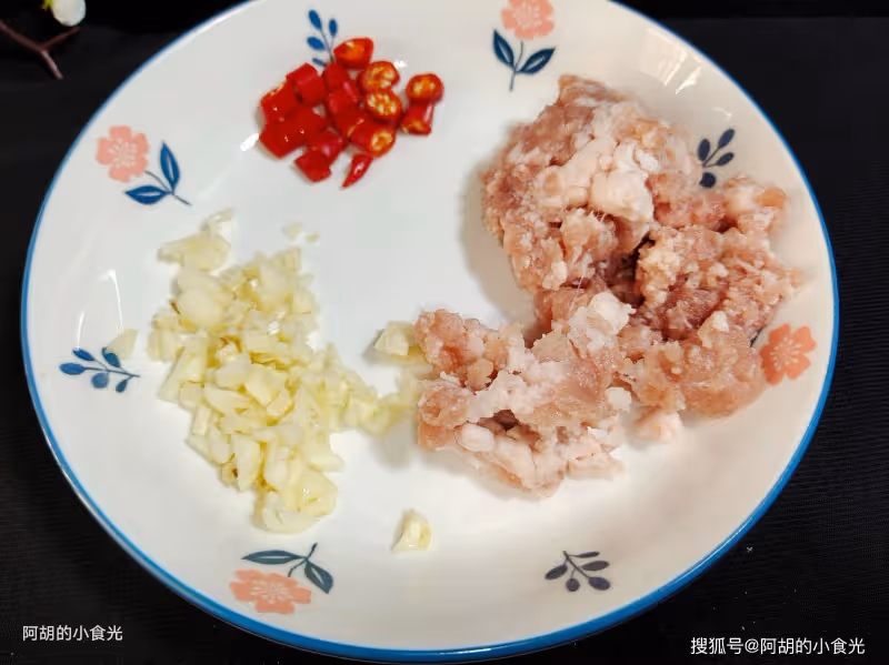 適合天冷吃的燉菜,簡單好做一鍋出,熱氣騰騰、口口軟嫩爆汁,上桌全家老少都愛吃