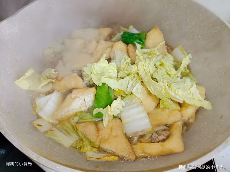 適合天冷吃的燉菜,簡單好做一鍋出,熱氣騰騰、口口軟嫩爆汁,上桌全家老少都愛吃