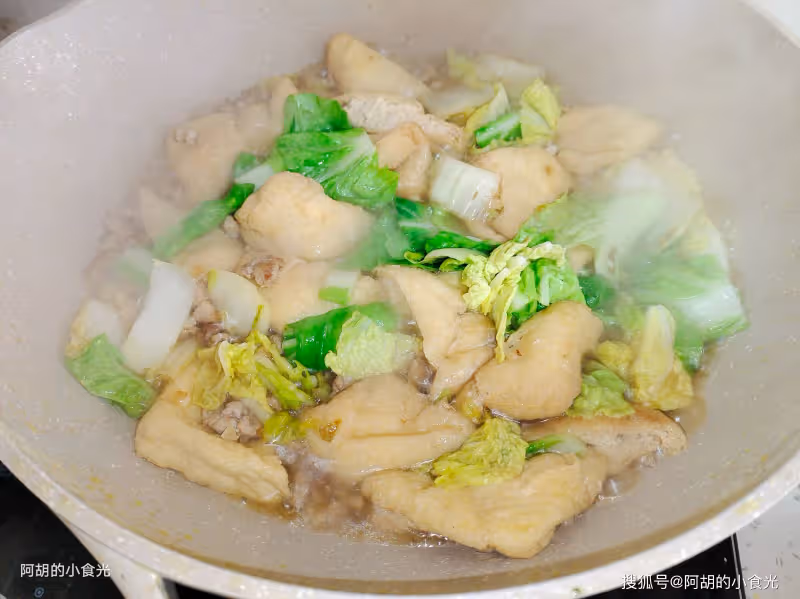 適合天冷吃的燉菜,簡單好做一鍋出,熱氣騰騰、口口軟嫩爆汁,上桌全家老少都愛吃