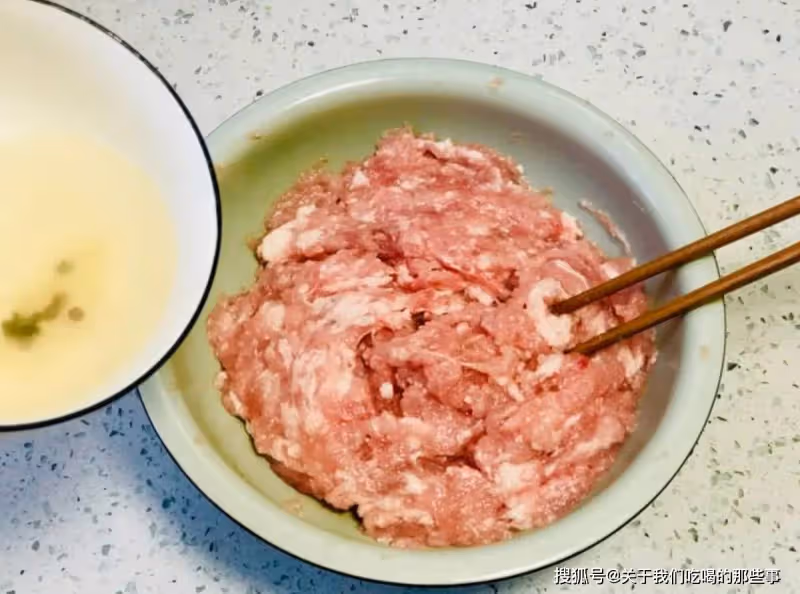 調餃子肉餡,要牢牢記住「2放2不放」,餃子鮮嫩多汁,噴香好吃