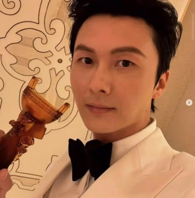 王浩信暴瘦近照曝光!「蛇精臉」引粉絲心疼,卻自稱新年「吃胖了」