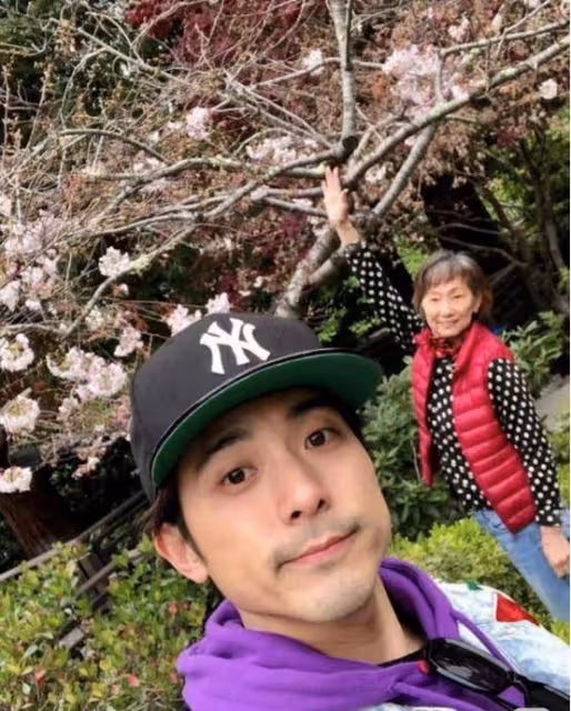 林子祥前妻罕見露面！全家福曝光，網友驚呼：兒媳竟撞臉葉倩文？