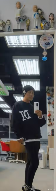 知名港星六十歲生日曬自拍!被贊狀態凍齡,妻子流產後堅持丁克