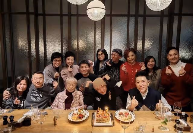 知名港星六十歲生日曬自拍!被贊狀態凍齡,妻子流產後堅持丁克