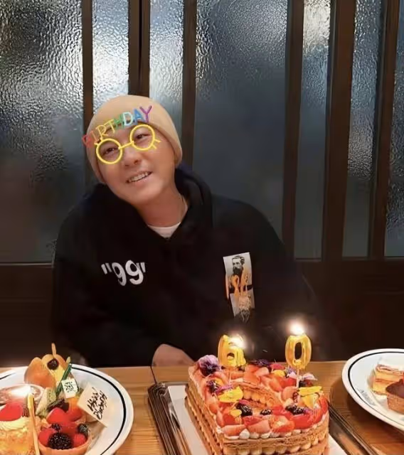 知名港星六十歲生日曬自拍!被贊狀態凍齡,妻子流產後堅持丁克