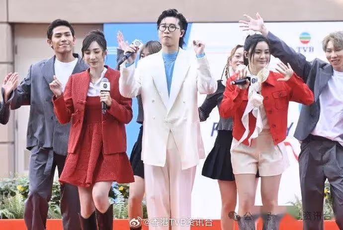 鍾柔美剛滿18歲孖姚焯菲第一次入馬場!傳TVB減OT費