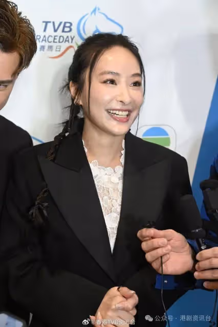鍾柔美剛滿18歲孖姚焯菲第一次入馬場!傳TVB減OT費