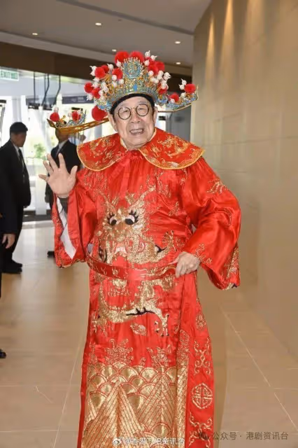 鍾柔美剛滿18歲孖姚焯菲第一次入馬場!傳TVB減OT費