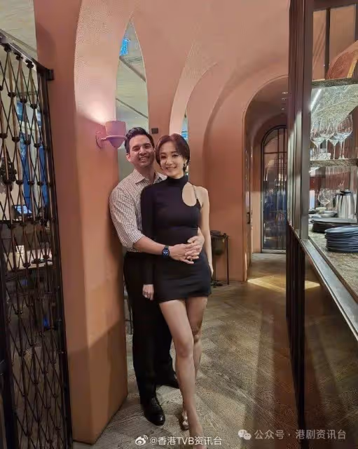 38歲TVB女星雙膝跪坐曬6個月巨肚!鄧紫棋領軍明星閨蜜團摸肚送愛