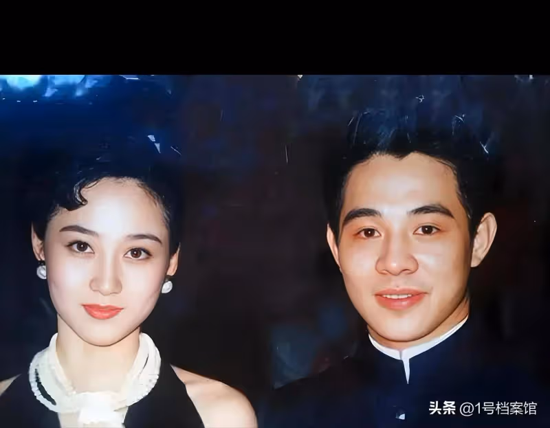 61歲李連杰和63歲利智近照曝光,難敵歲月,老成了難以想像的模樣