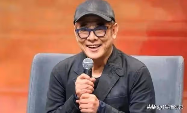 61歲李連杰和63歲利智近照曝光，難敵歲月，老成了難以想像的模樣