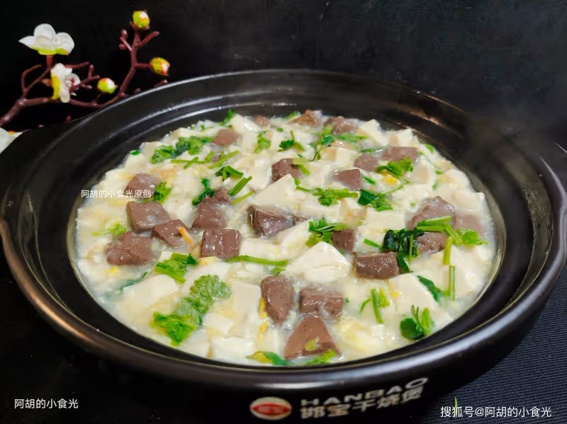 豆腐和它天生一對，隨手一煮比吃肉強！熱乎乎地上桌，鮮軟滑嫩、吃一口就胃口大開