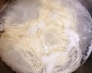 超簡單的10分鐘做好-熱湯麵