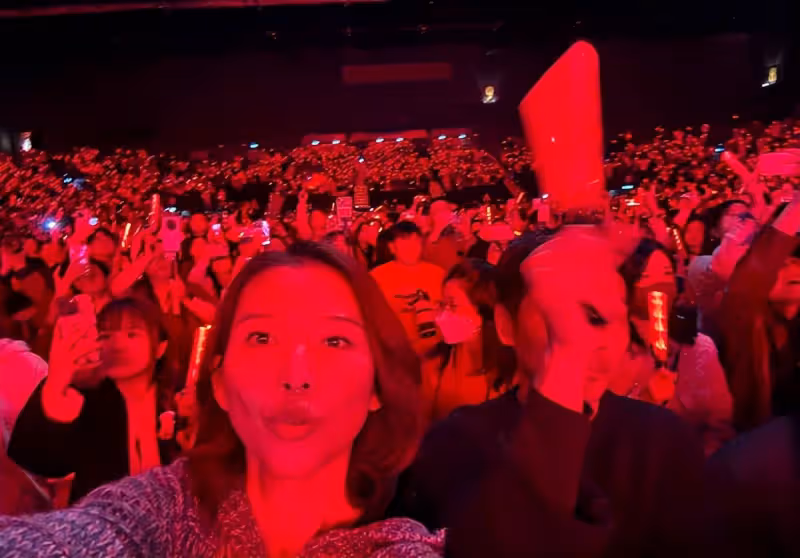 謝娜患急性腸胃炎還去看張傑演唱會 蔡少芬:心疼她,真愛啊!