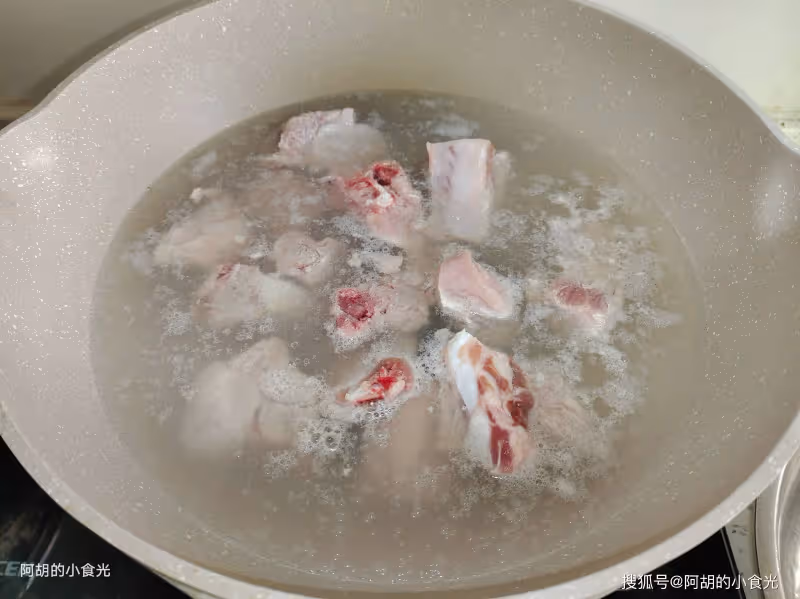 天冷最喜歡做的一鍋出,有葷有素熱乎乎!肉嫩菜香、滿口鮮香好味道,湯汁拌飯又能多吃兩碗