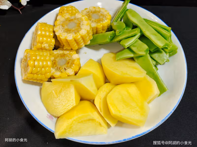 天冷最喜歡做的一鍋出,有葷有素熱乎乎!肉嫩菜香、滿口鮮香好味道,湯汁拌飯又能多吃兩碗