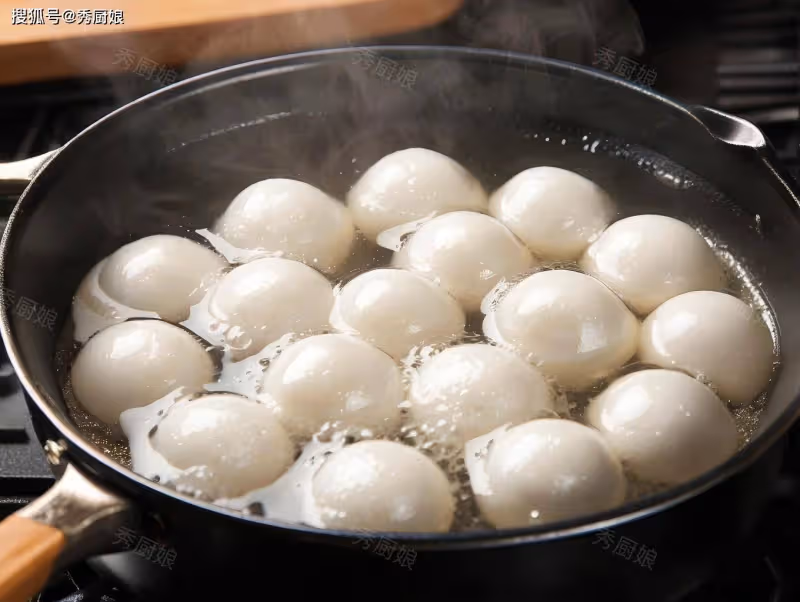 煮凍湯圓,切記別直接下鍋煮,多加1步,不漏餡不夾生,香甜軟糯