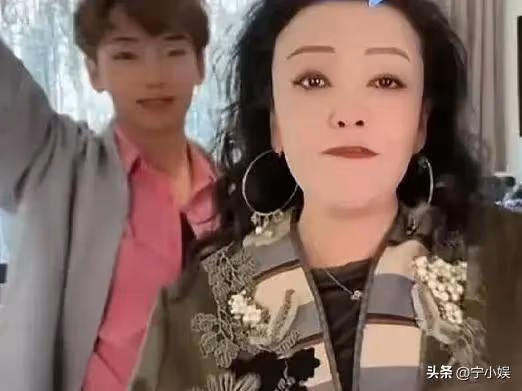 別再盯著張蘭母子了，小S的結局才更揪心，四個動作，毀盡星途