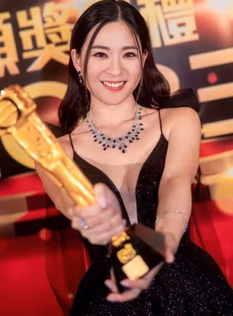 好甜！TVB上位小花豪宅辦生日會，緋聞男友不避嫌現身更大方合照
