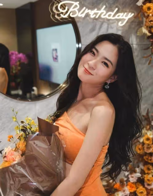 好甜！TVB上位小花豪宅辦生日會，緋聞男友不避嫌現身更大方合照