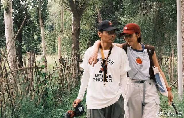 港圈恩愛夫妻近況曝光！被指越長越像，男方暴瘦引眾人擔憂