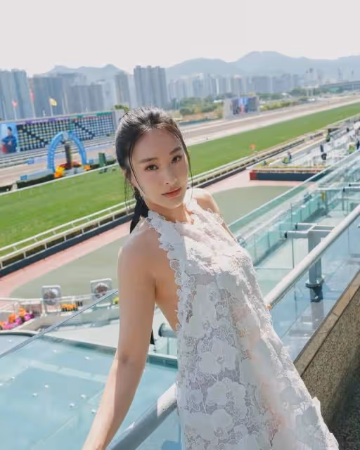TVB小花絕地反擊！甩肉成功美出新高度，性感露背裝驚艷全場