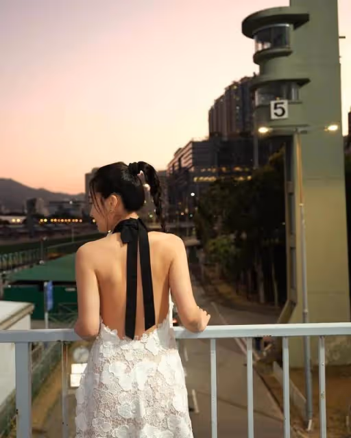 TVB小花絕地反擊！甩肉成功美出新高度，性感露背裝驚艷全場