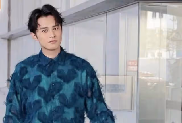 TVB小生好事將近？女友意外曝光，融入朋友圈，甜蜜互動羨煞旁人