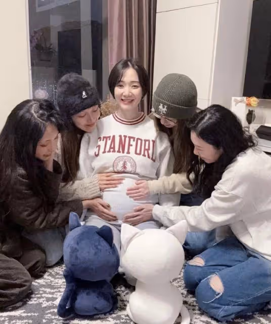 TVB離巢花旦曬近況!六個月孕肚大如球,與圈中姐妹聚會親自下廚