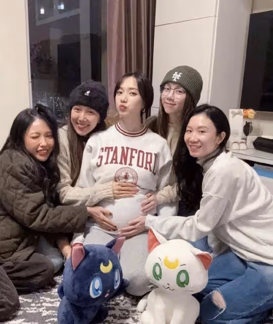 TVB離巢花旦曬近況!六個月孕肚大如球,與圈中姐妹聚會親自下廚
