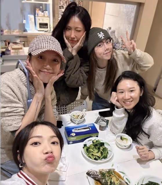 TVB離巢花旦曬近況!六個月孕肚大如球,與圈中姐妹聚會親自下廚