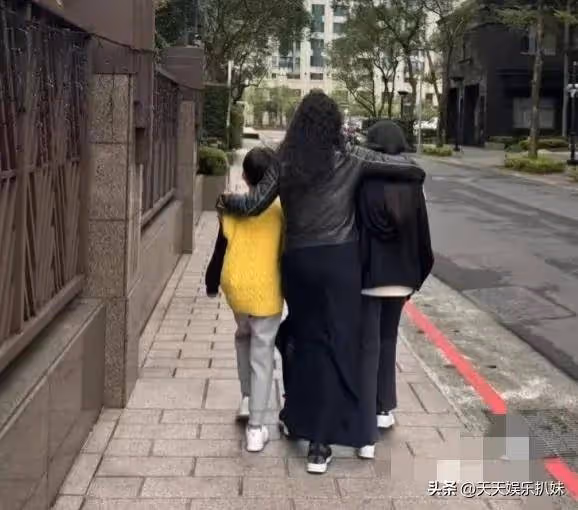 S家把證件交給汪小菲,他和小梅回北京未帶走倆孩子 又被擺了一道