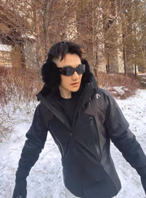 張馨予和老公滑雪大秀恩愛,一身厚裝身材依舊超棒,何捷近照好帥