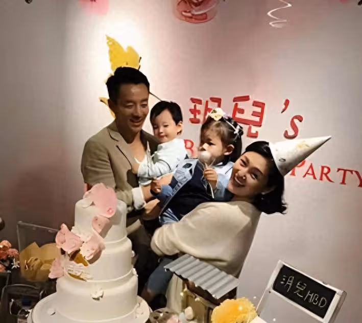 大S還未安葬！汪小菲攜妻子馬筱梅回京，未帶走小玥兒和箖箖