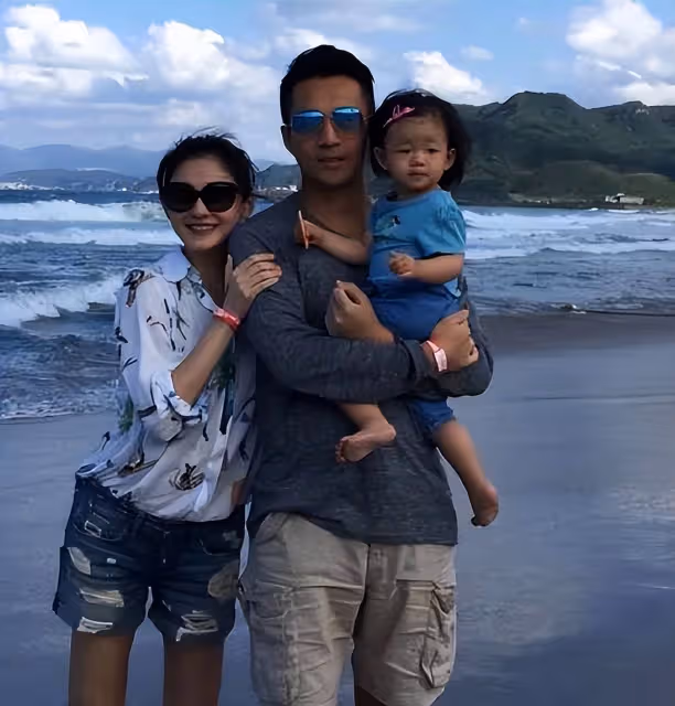 大S還未安葬！汪小菲攜妻子馬筱梅回京，未帶走小玥兒和箖箖