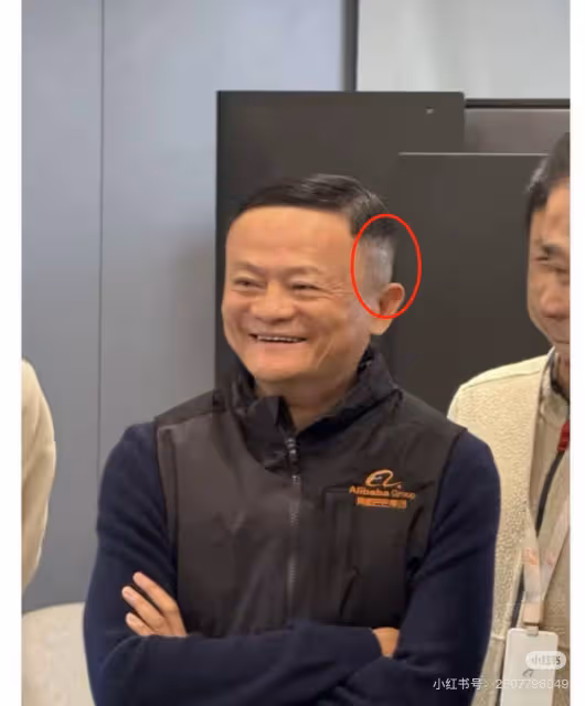 馬雲近照曝光,兩鬢全白態度謙遜,和員工握手點頭哈腰髮型成亮點