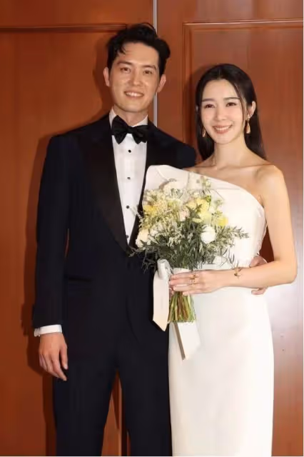 "十優港姐"麥明詩孕肚照曝光!素顏出鏡,擔心飛機師老公起落安全