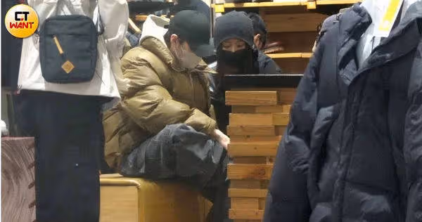 毛弟模特女友曝光! 揪胡釋安雙對約會「避嫌技巧超純熟」