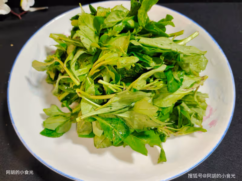 春天,雞湯魚湯不如先喝這湯!隨時煮一碗,菜嫩湯鮮、爽口不油膩,飯前一碗吃啥都香